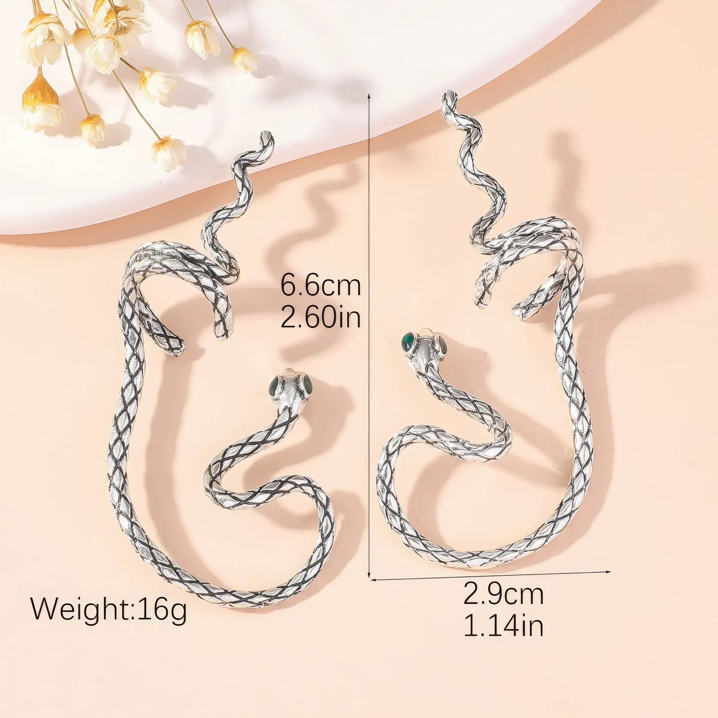 Pair of silver wrapping snake ear clips with size information and weight "15g".