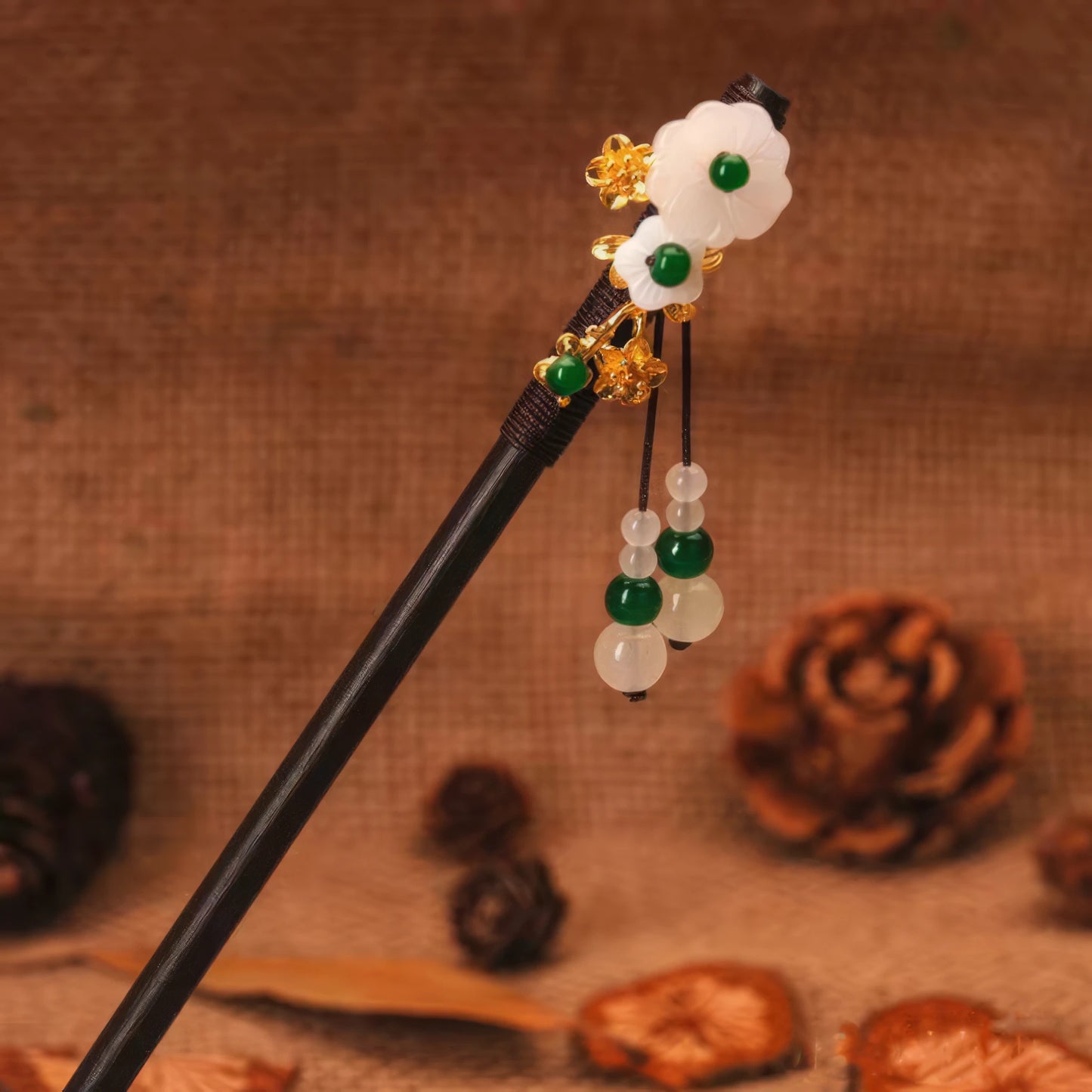Multi - flower with green bead tassel on Biyun hairpin