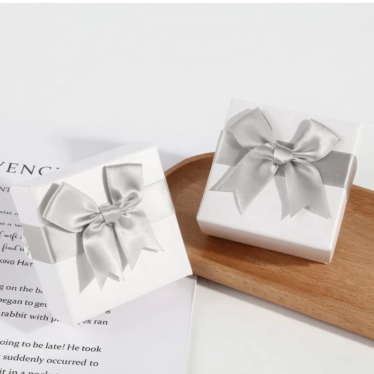 Cloisonné flower bangle presented with gift boxes, suitable for gifting