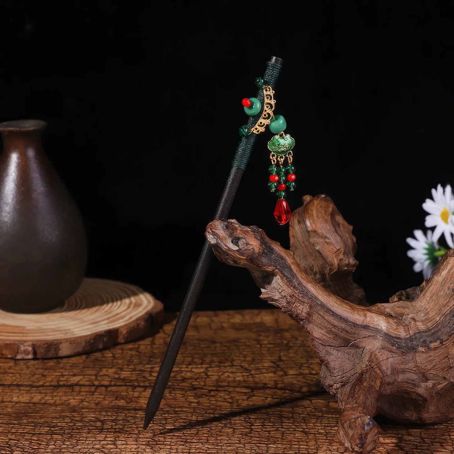 Dieyehua hairpin 8 with green flower and red beads, dark background with vase and daisies
