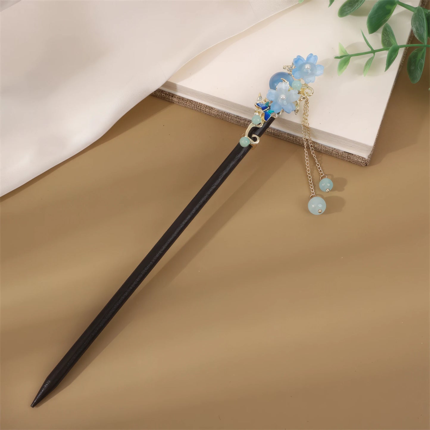 Blue flower and blue bead on Guohuchuan hairpin