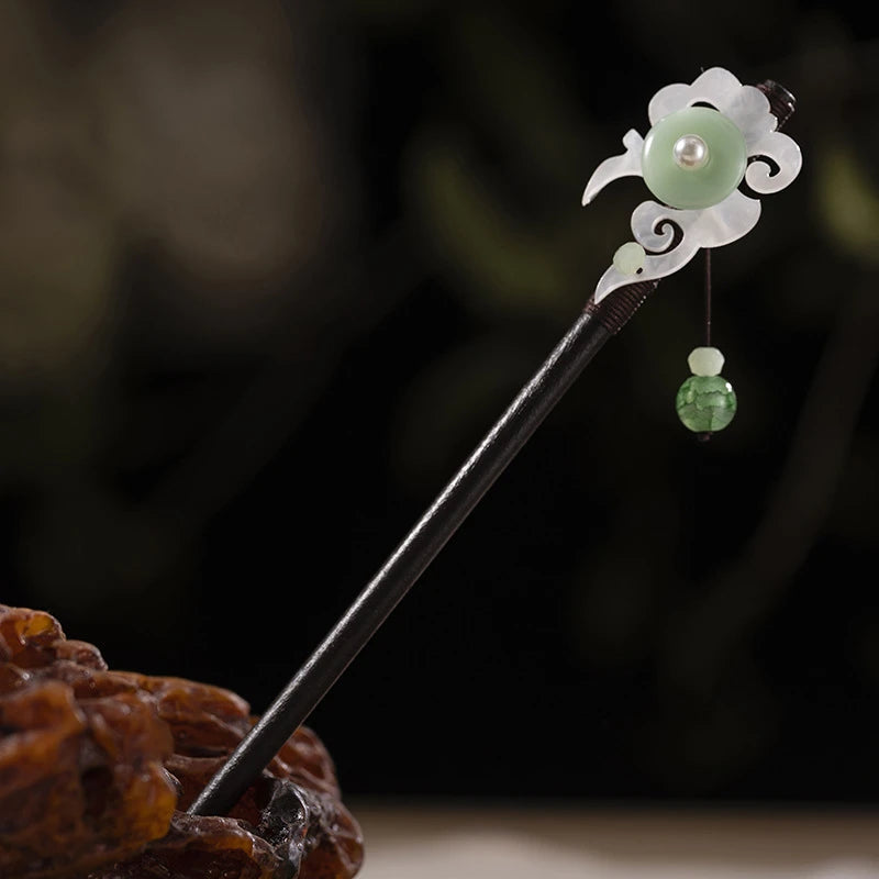 Huarujin hairpin with green cloud and bead tassel, brown background