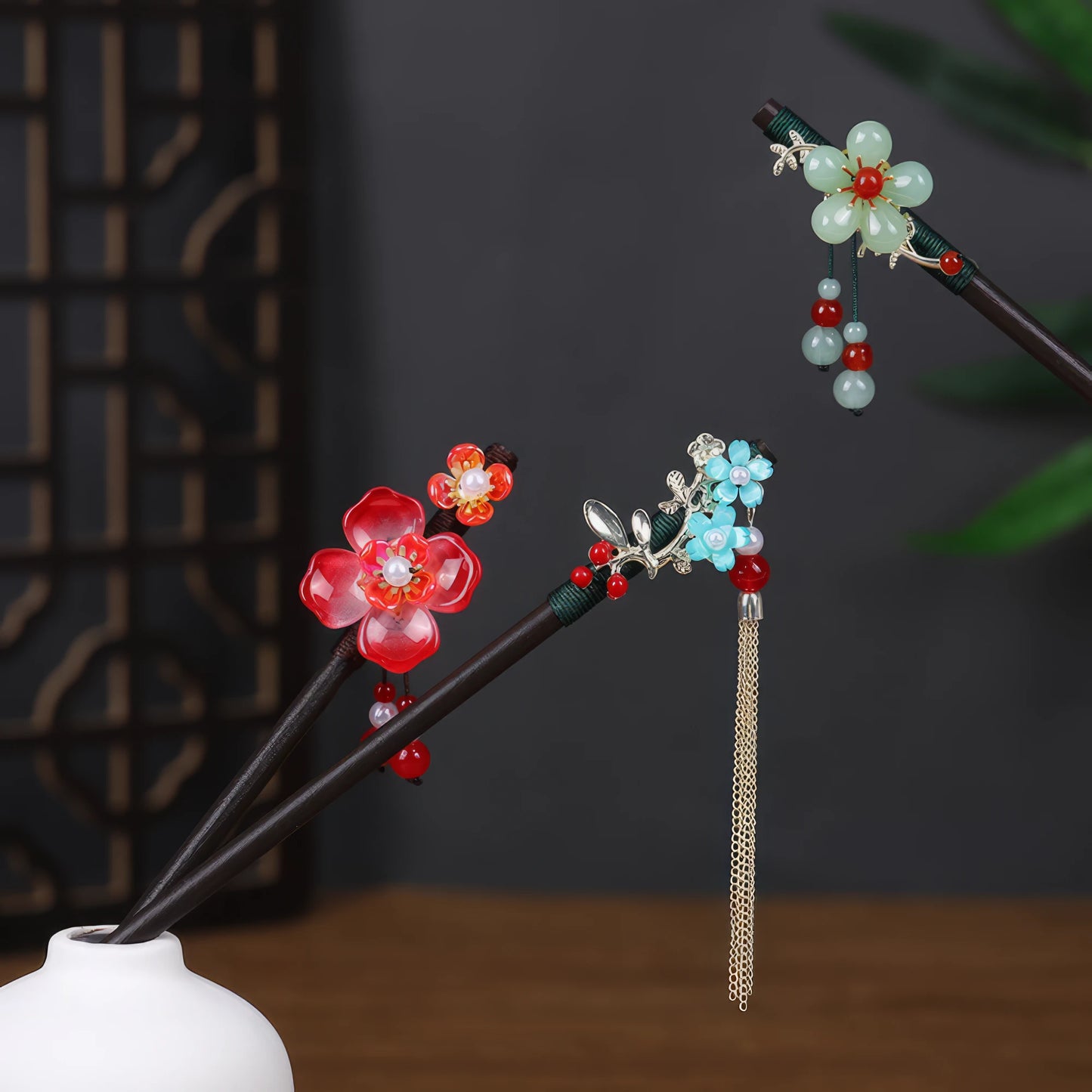 Qingping hairpin adorned with red & blue flower and tassel