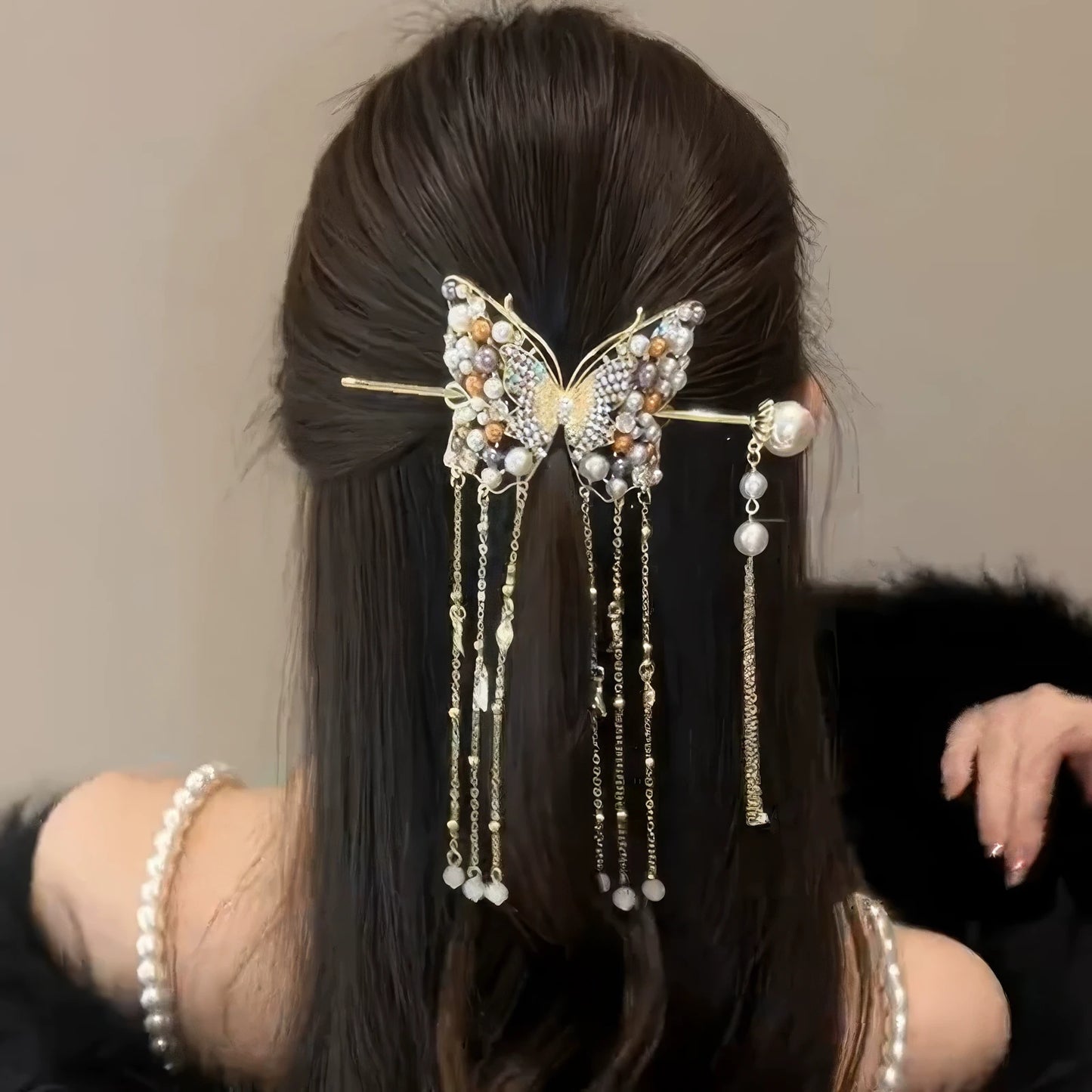  Golden butterfly pearl tassel hairpin set styled in half-up long hair, the long cascading tassels sway naturally for elegant vintage look
