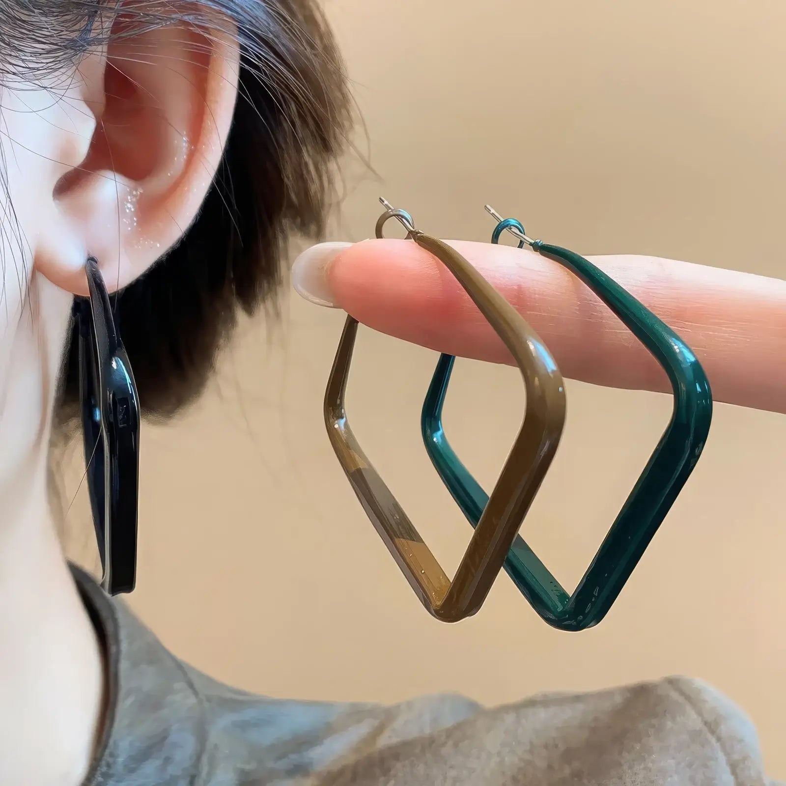  Mixed brown and green silver needle spray - painted square geometric earrings, hand - held and worn, showcasing the vibrant, square design
