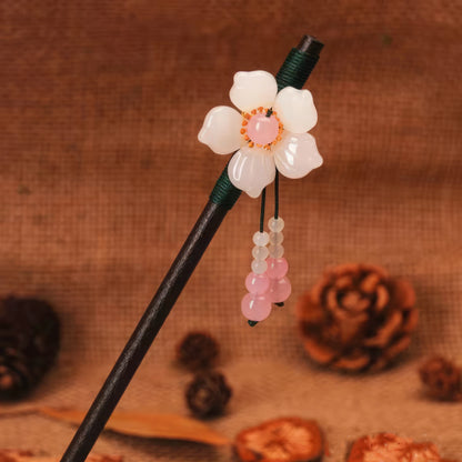 Large white flower with pink bead on Biyun hairpin