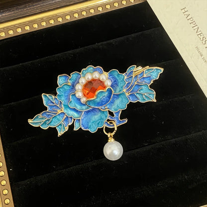 Butterfly and flower hairpin set, decorated with blue flowers, red beads and pearls, and comes with a presentation frame