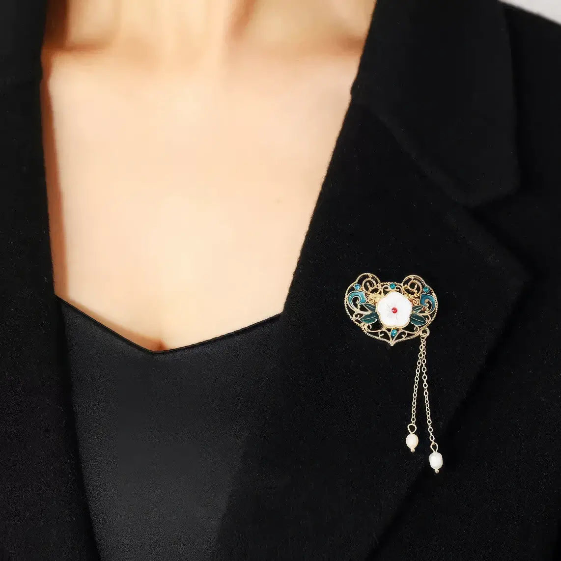 Chinese - style flower tassel brooch worn on black clothing, showing wearing effect