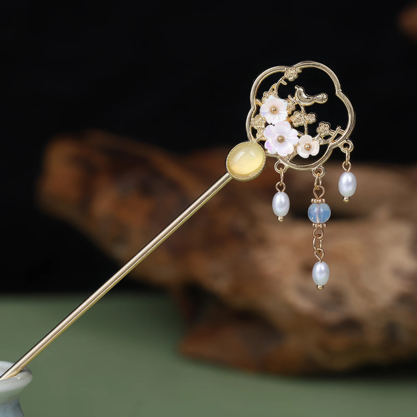 Diemengliunian hairpin with cloud - flower and multi - bead design