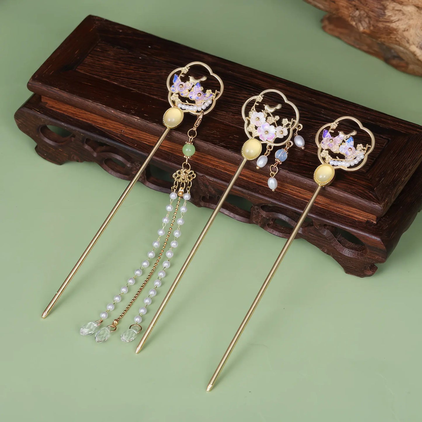 Set of Diemengliunian hairpins with cloud - butterfly design