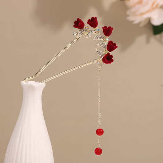 Feihong U - shaped hairpin with red roses and red bead tassel, white vase on beige background