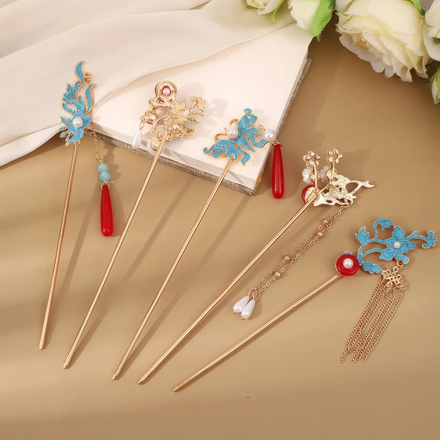 Gongmingyue hairpin set featuring blue flowers, red accents and gold details