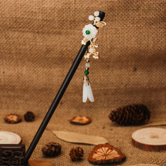 Guanghanqiu hairpin 4 with unique flower shape, linen background