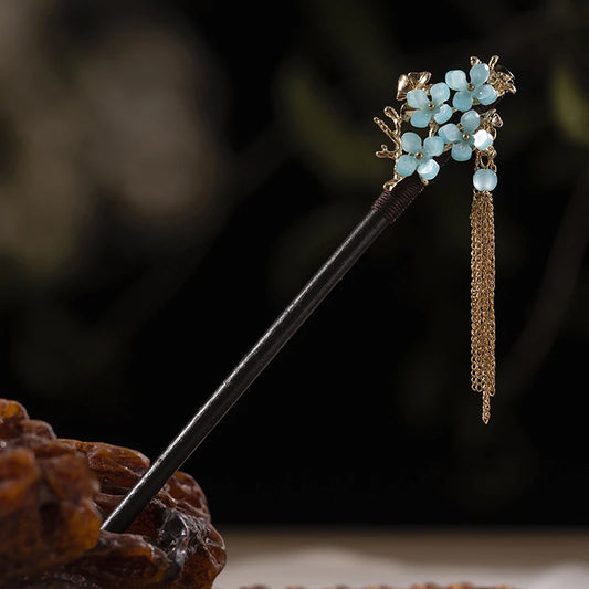 Huarujin hairpin with blue flower and gold tassel, brown background