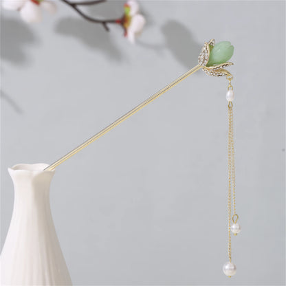 Jianjianjiao hairpin 8, gold rod with pearl, jade and tassel, in white vase against light gray background with plum blossoms