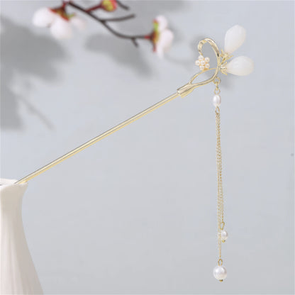 Jianjianjiao hairpin 9, gold rod with pearl and white flower, in white vase against light gray background with plum blossoms