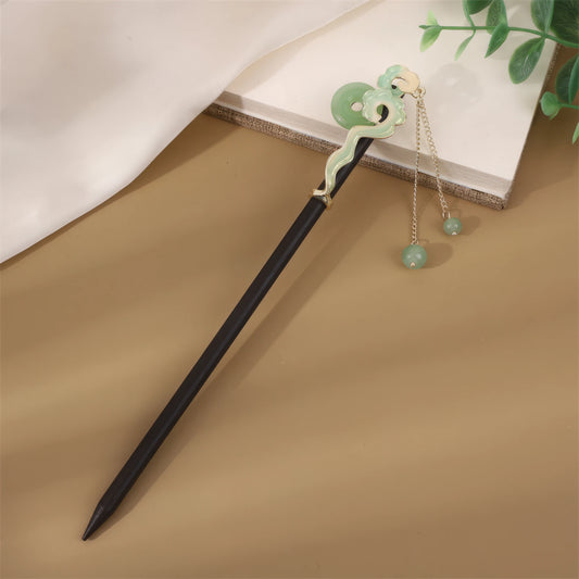 Green animal motif with green bead on Lingshanbai hairpin
