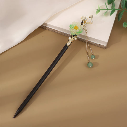 Yellow flower with green bead on Lingshanbai hairpin