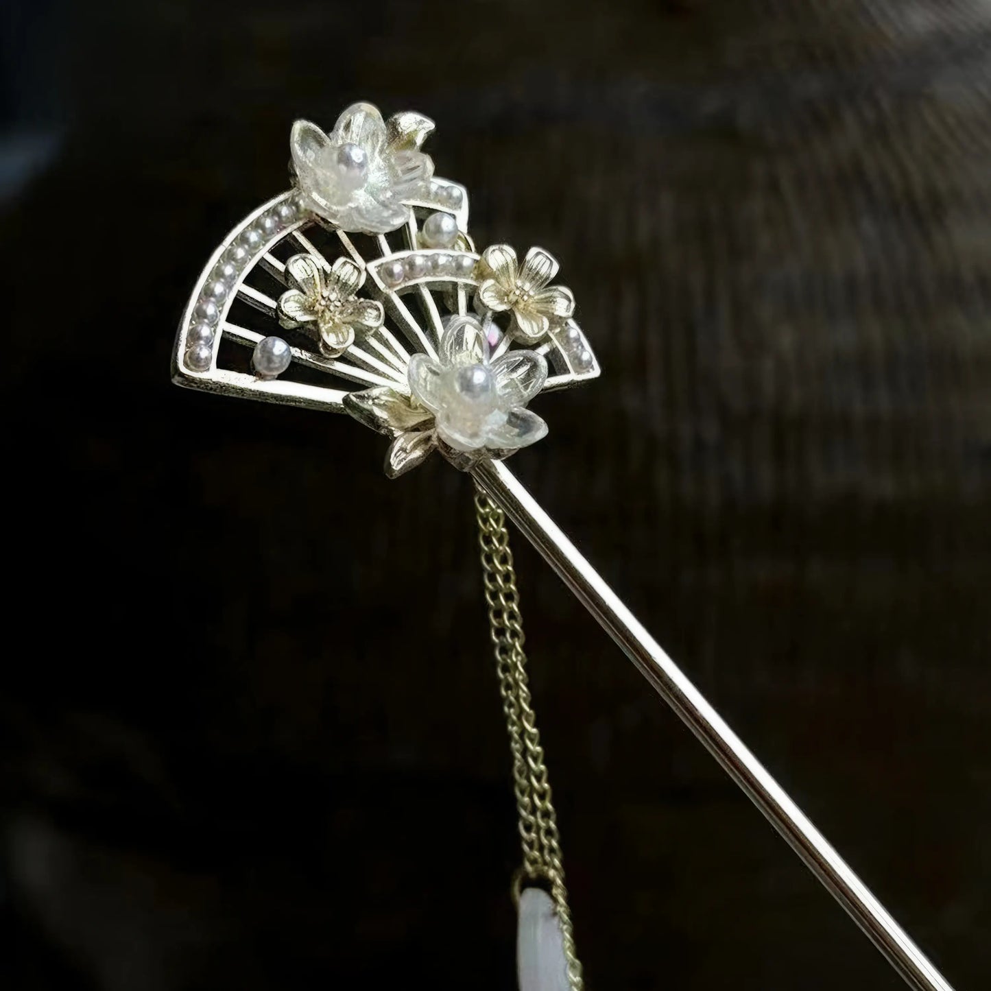 Manzhaocong hairpin with silver fan shape and pearl