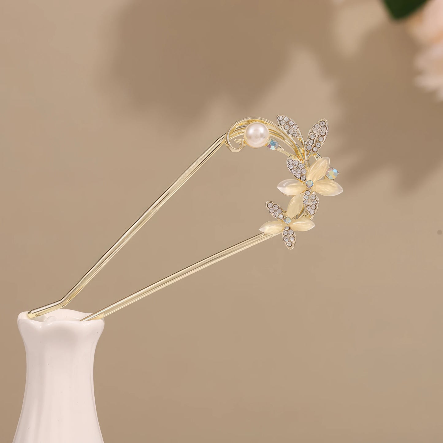 Muxin U - shaped hairpin 6 with pearl and bamboo, light brown background with white vase and flowers
