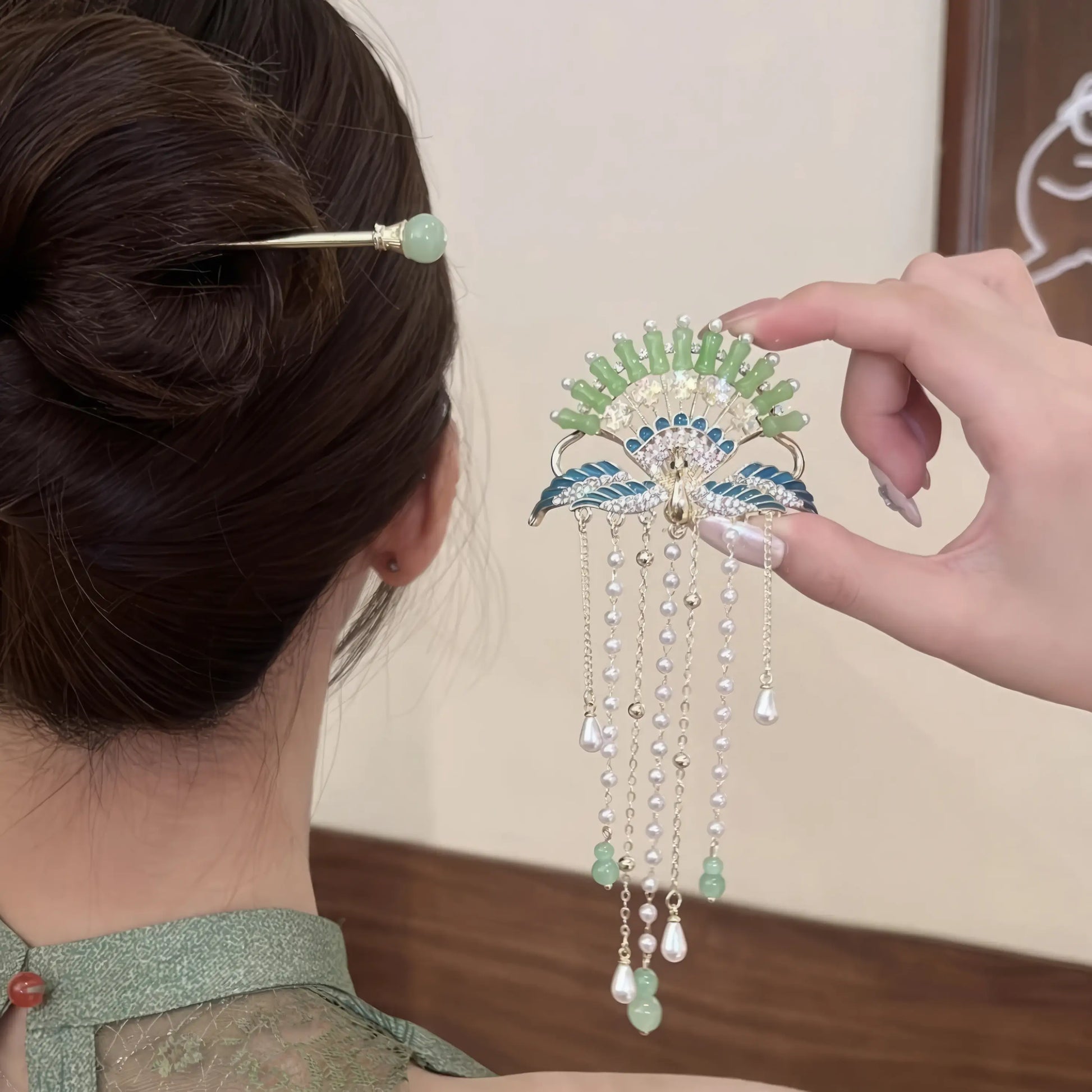 Wearing process of new Chinese peacock hairpin in half-up hairstyle