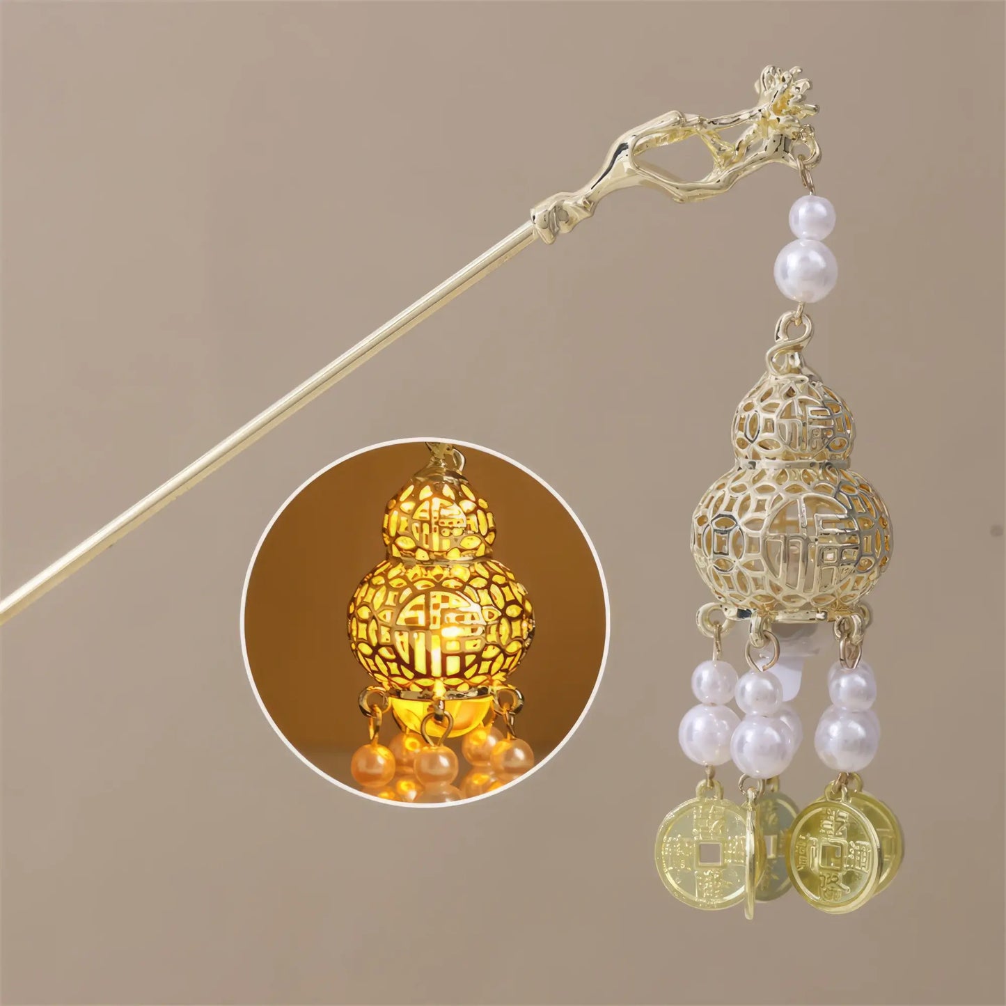 Xiaonianhuadeng hairpin with white accessories and gold lantern, beige background