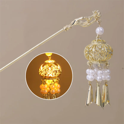 Xiaonianhuadeng hairpin with white accessories and gold lantern, beige background