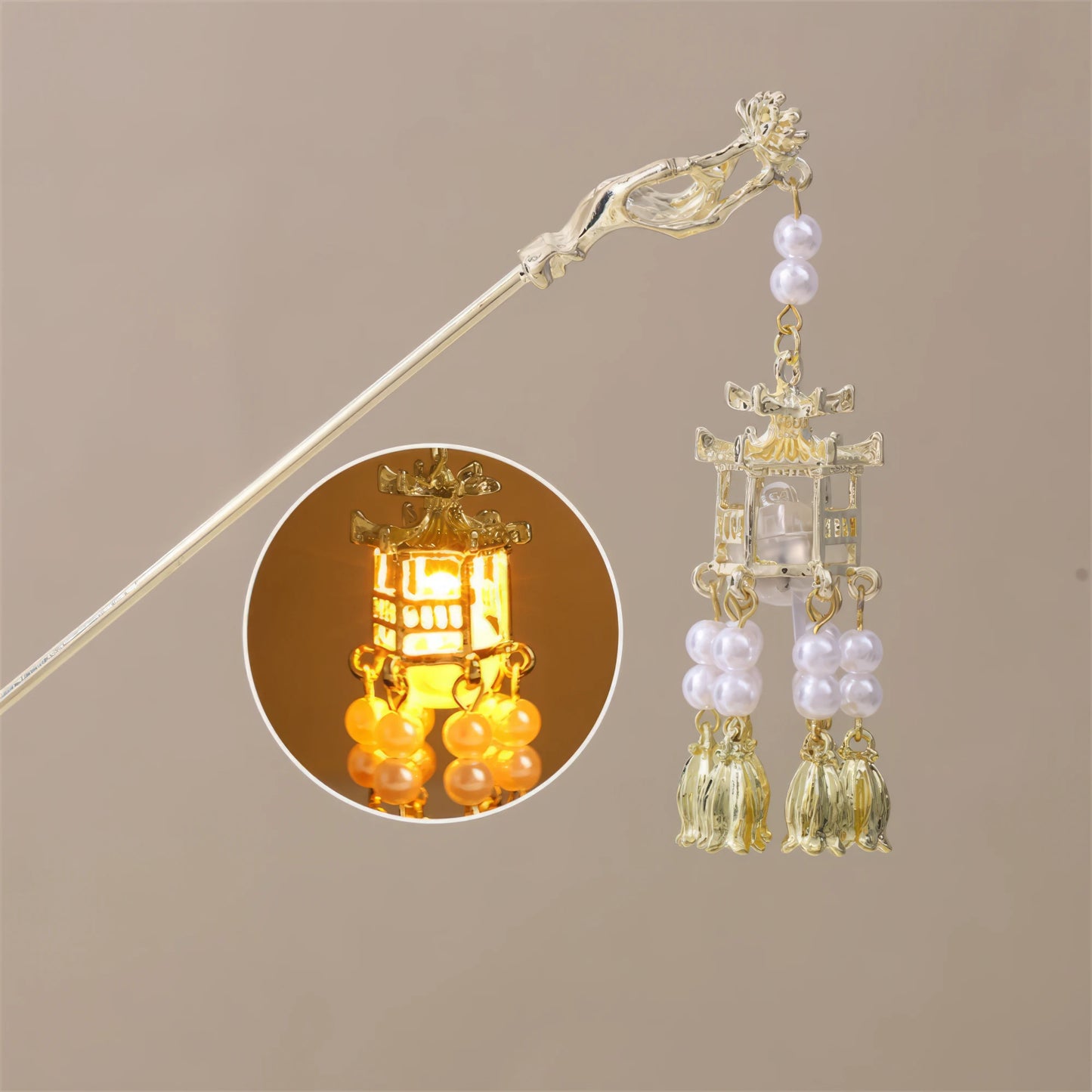 Xiaonianhuadeng hairpin with white accessories and gold lantern, beige background
