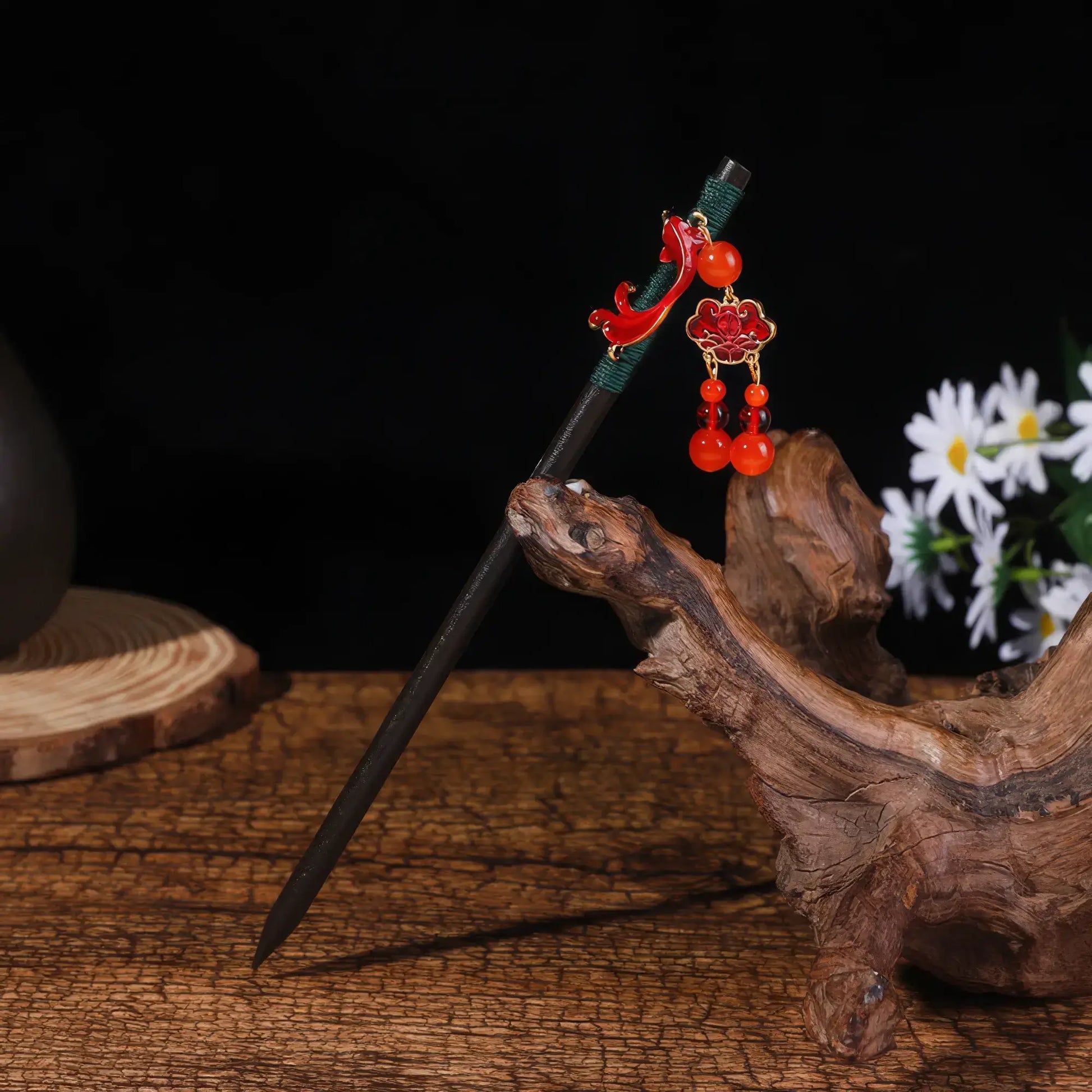 Yaotiao hairpin with red decorations, dark background with vase and daisies
