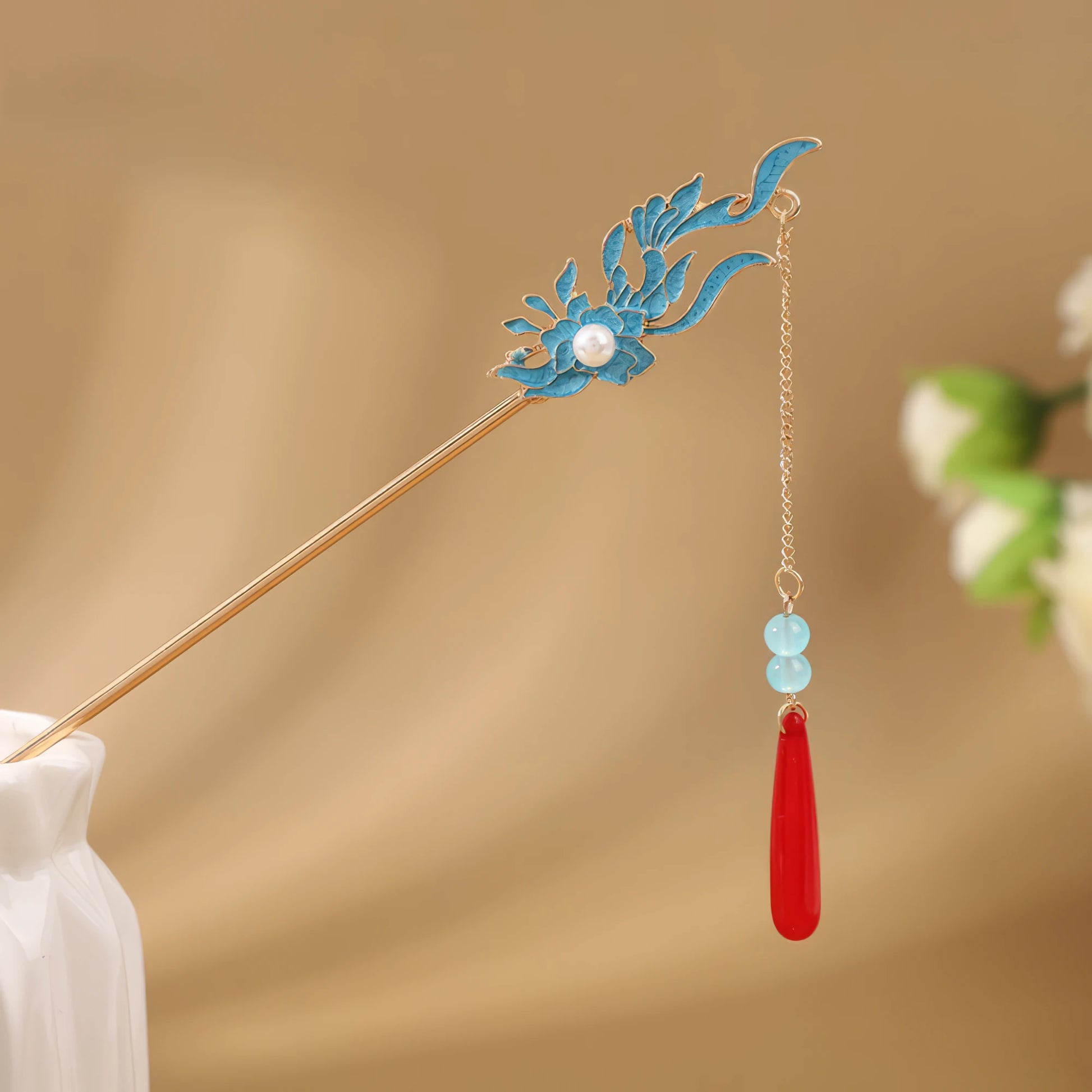 Yinchenque hairpin featuring blue floral design and red drop