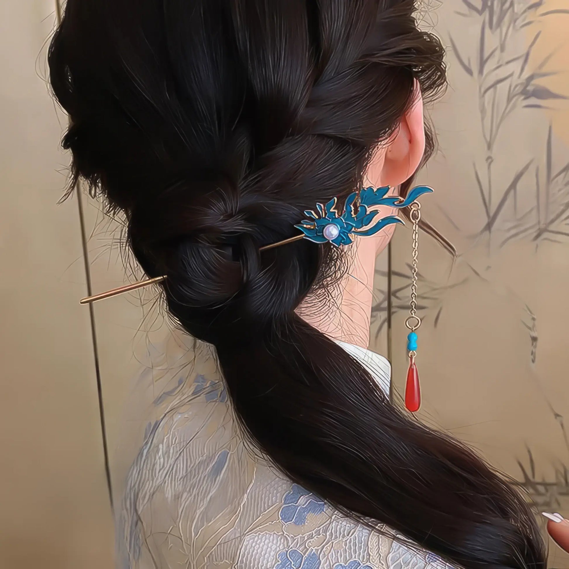 Yinchenque hairpin worn in braided hairstyle
