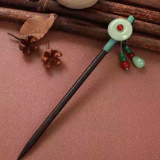 Yuhong hairpin with green circular ornament, green beads, red decorations, brown background with wooden elements